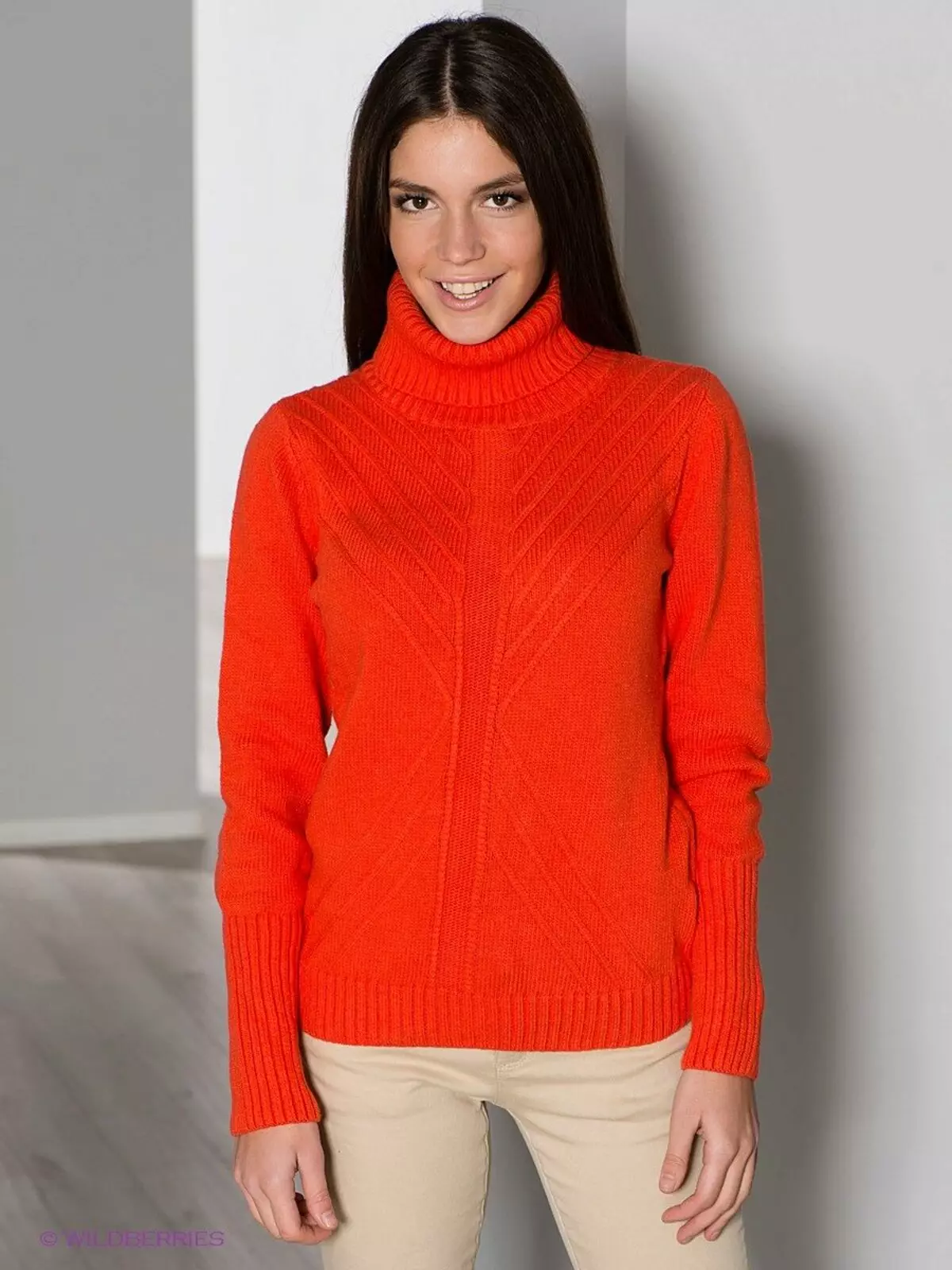 Женски џемпери (192 фотографии): модни џемпери 2021, бело, црно, долго, со грло, кашмир, топло, плетени, со плетенки 1052_151