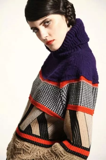 Жіночі светри (192 фото): модні светри 2021, білі, чорні, довгі, з горлом, з кашеміру, теплі, трикотажні, з косами 1052_152