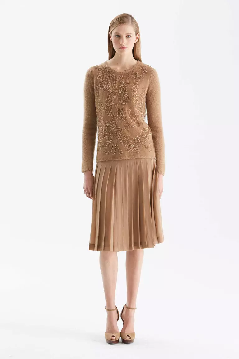 Жіночі светри (192 фото): модні светри 2021, білі, чорні, довгі, з горлом, з кашеміру, теплі, трикотажні, з косами 1052_167