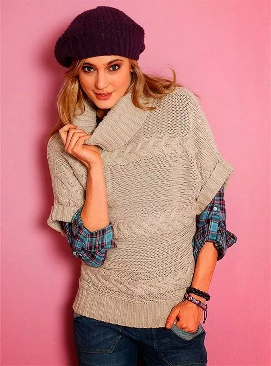 Женски џемпери (192 фотографии): модни џемпери 2021, бело, црно, долго, со грло, кашмир, топло, плетени, со плетенки 1052_18