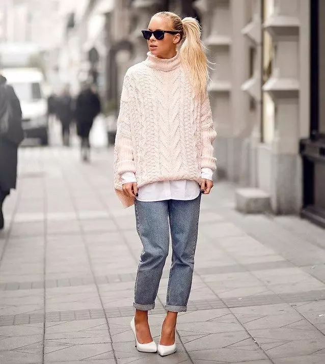 Жіночі светри (192 фото): модні светри 2021, білі, чорні, довгі, з горлом, з кашеміру, теплі, трикотажні, з косами 1052_186