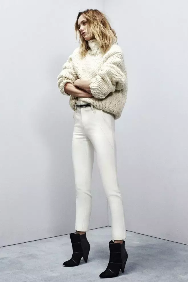 Ženski puloverji (192 fotografije): modni puloverji 2021, bela, črna, dolga, z grlo, kašmir, tople, pletena, s pletenicami 1052_38