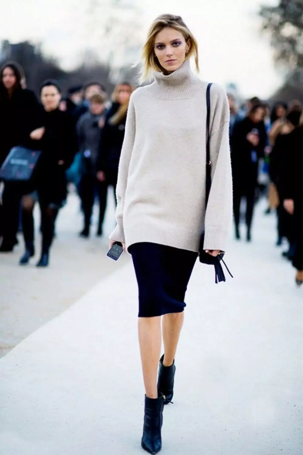 Жіночі светри (192 фото): модні светри 2021, білі, чорні, довгі, з горлом, з кашеміру, теплі, трикотажні, з косами 1052_59