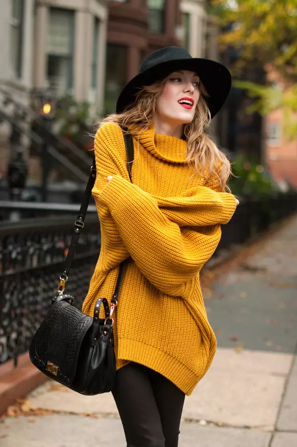Жіночі светри (192 фото): модні светри 2021, білі, чорні, довгі, з горлом, з кашеміру, теплі, трикотажні, з косами 1052_61