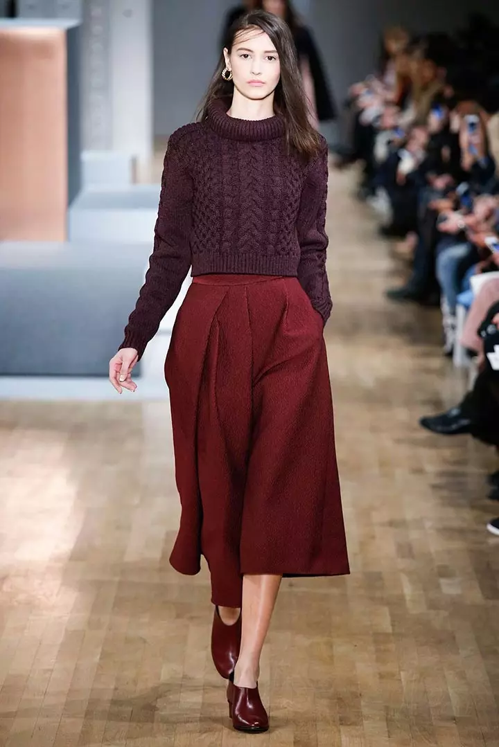 Жіночі светри (192 фото): модні светри 2021, білі, чорні, довгі, з горлом, з кашеміру, теплі, трикотажні, з косами 1052_66