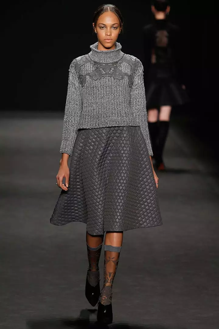 Жіночі светри (192 фото): модні светри 2021, білі, чорні, довгі, з горлом, з кашеміру, теплі, трикотажні, з косами 1052_67
