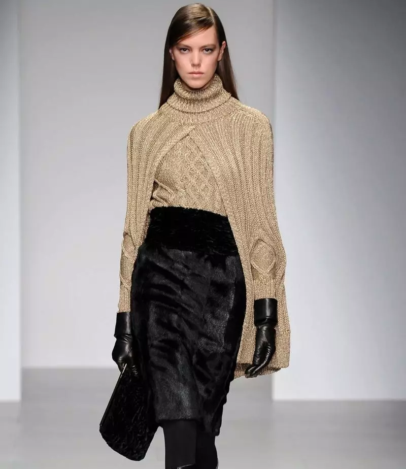 Ženski puloverji (192 fotografije): modni puloverji 2021, bela, črna, dolga, z grlo, kašmir, tople, pletena, s pletenicami 1052_7
