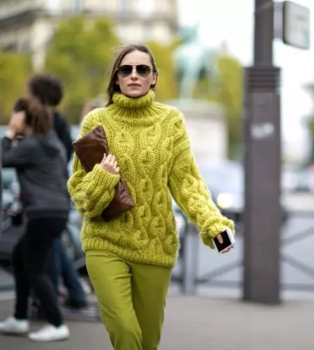 Жіночі светри (192 фото): модні светри 2021, білі, чорні, довгі, з горлом, з кашеміру, теплі, трикотажні, з косами 1052_99