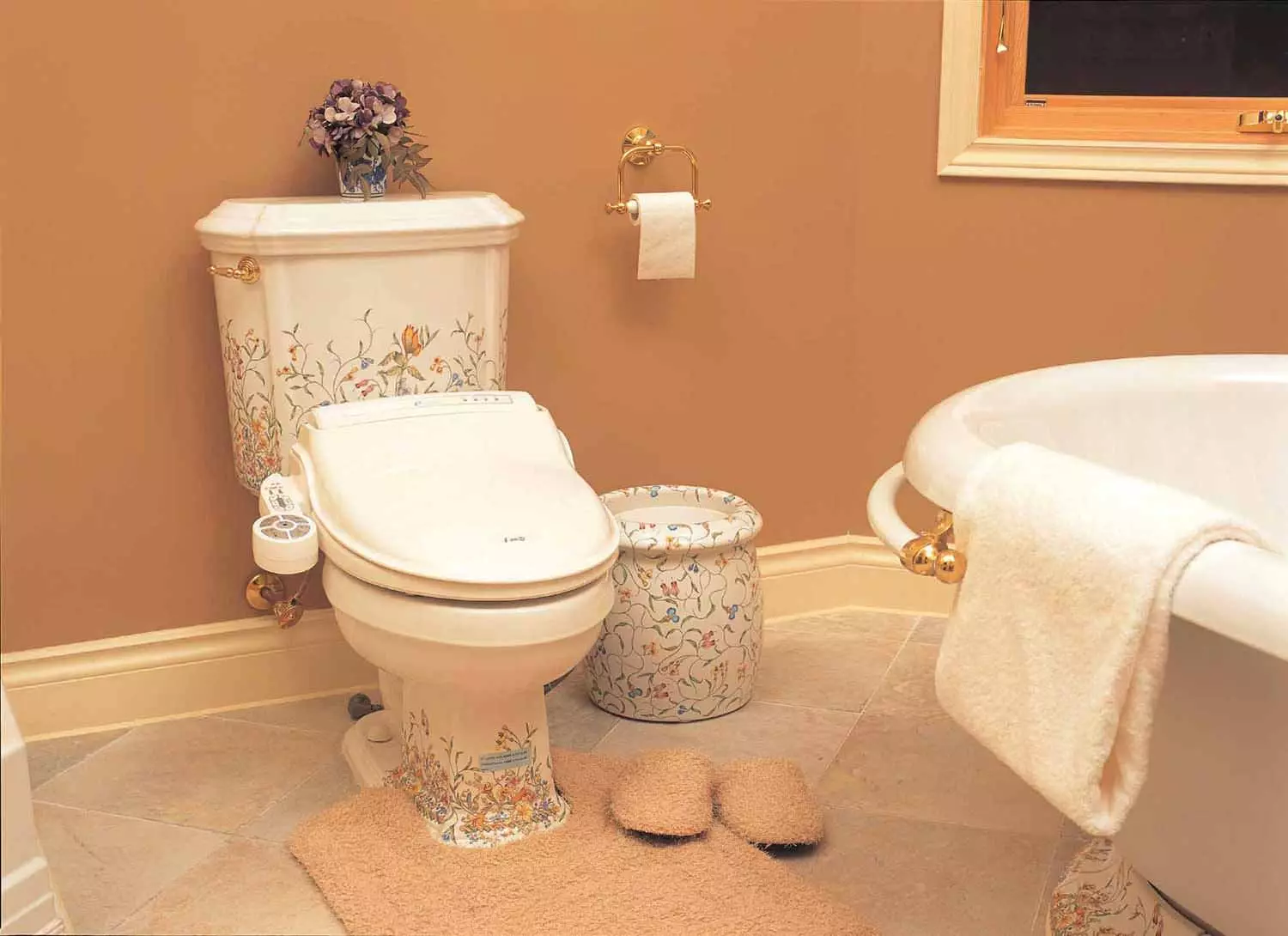 Hvad er bedre til toilet: porcelæn eller fajance? Fordele og ulemper ved Sanatayans og Sanfarfora. Hvilket materiale er bedre? 10546_3