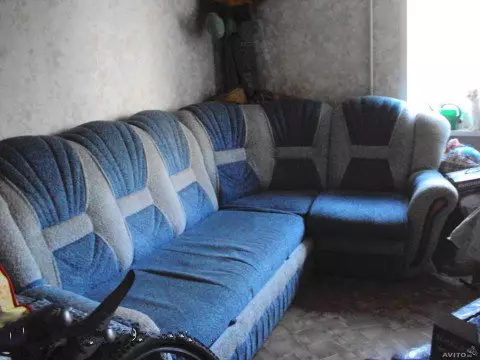 Keunstmjittige suede foar meubels (23 foto's): Foardielen en neidielen en neidielen fan meubelfost foar bekleding fan in sofa, resinsjes 10574_19