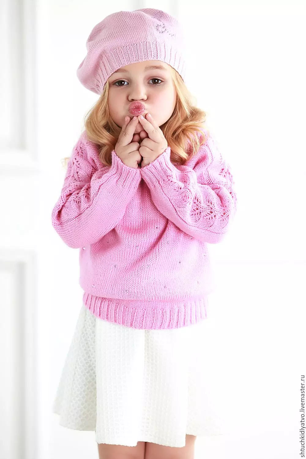 Pullover i fëmijëve 2021 (48 foto): modele elegant për djemtë dhe vajzat nga 2 vjet 1059_33