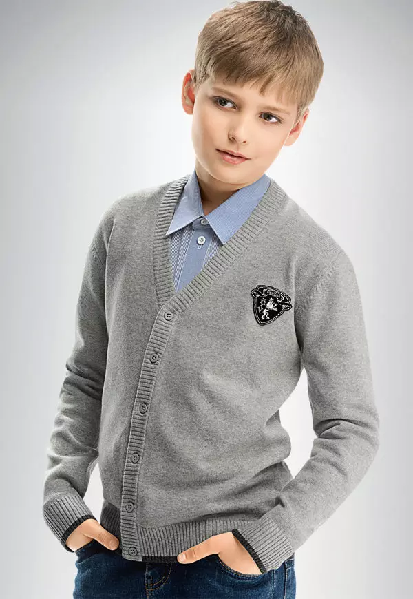 Dječje pulover 2021 (48 fotografija): stilski modeli za dječake i djevojčice od 2 godine 1059_40