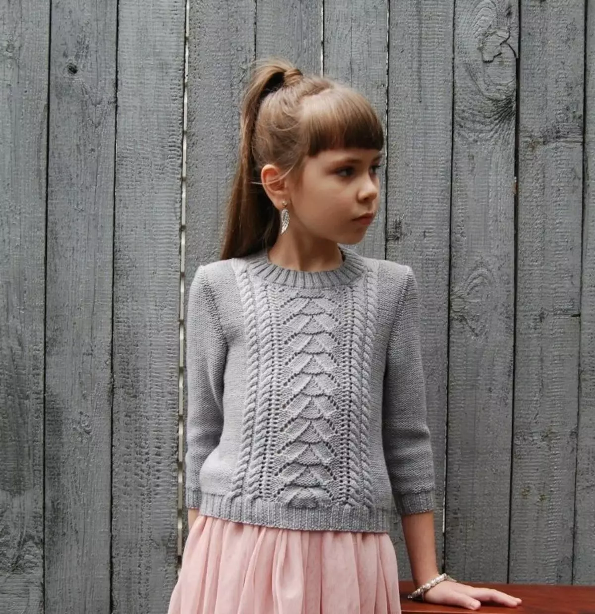 Детский свитер спицами для девочки