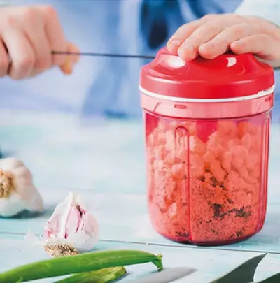 Tupperware Terki: espiralizador para verduras e gratilos cun recipiente, unha trituradora para queixo e 