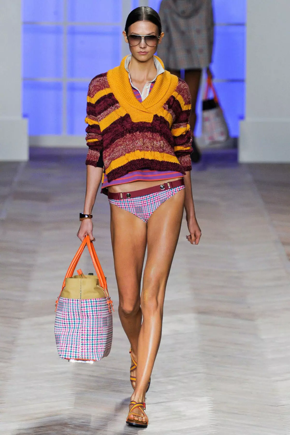 Fesyen Pullovers 2021 (183 Foto): Model Sebenar, Jenama Popular, Imej-imej Cerah 1060_180