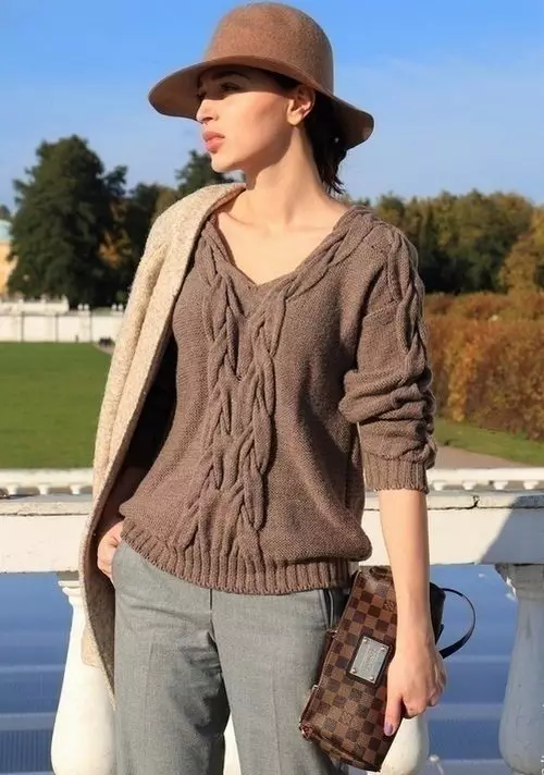 Плетени пуловери 2021 (53 снимки): модели Популярни жените 1061_29