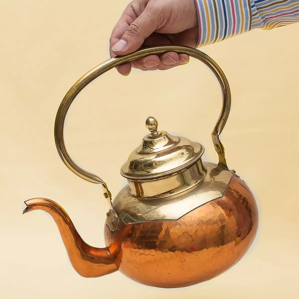 brewing teapots Metal (13 foto): kettles stainless steel sarta teapots tambaga, produk enameled sarta jenis séjén 10647_13