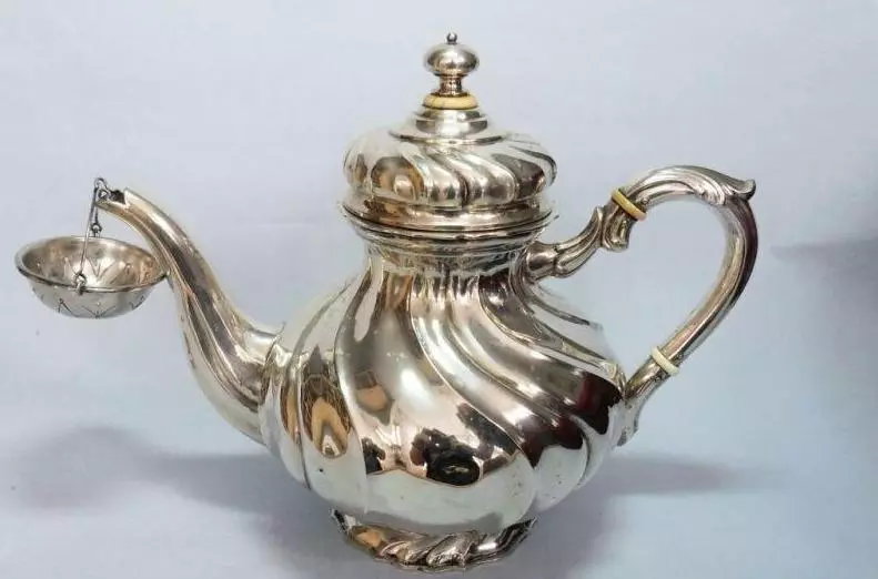 Teapots tal-birra tal-metall (13-il ritratt): ktieli ta 'l-istainless steel u teapots tar-ram, prodotti enameled u tipi oħra 10647_4