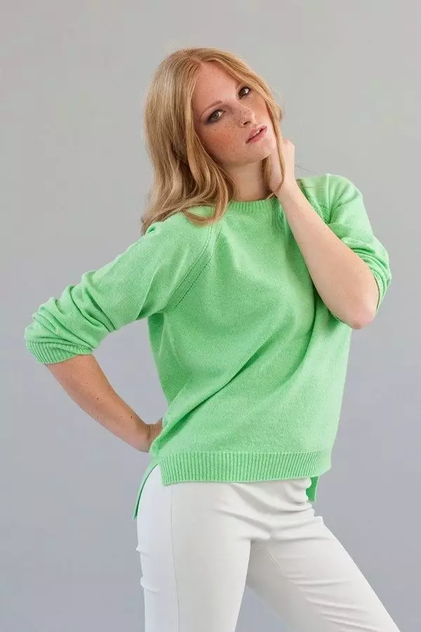Femra Cashmere Jumper (66 foto): me v-qafë, bluzë klasike lesh kashmiri 1065_17