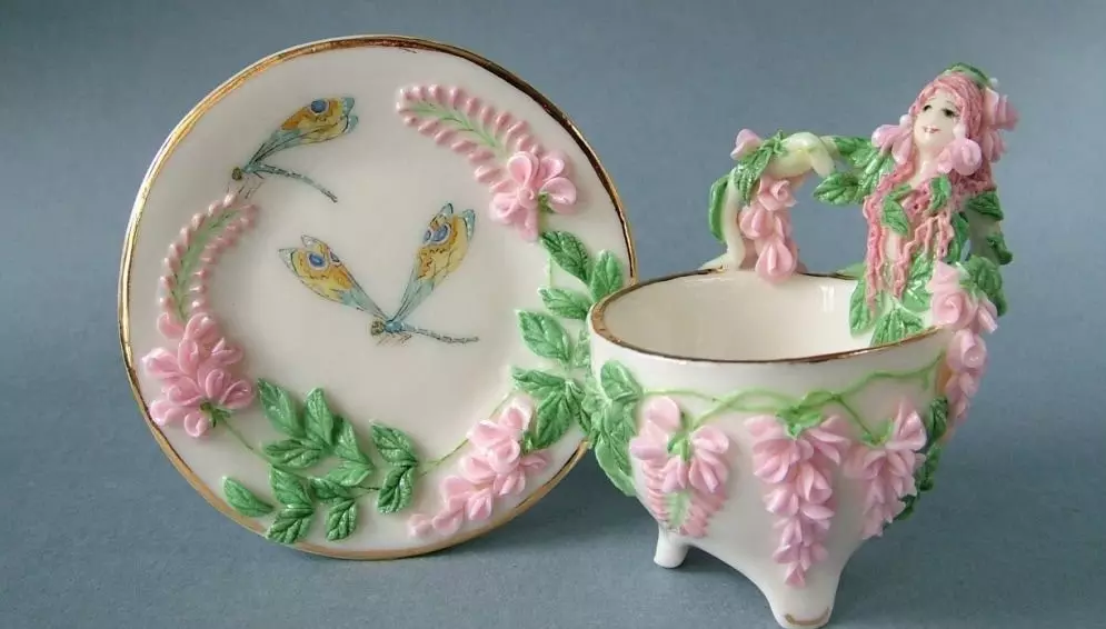 Pratos pouco comúns (27 fotos): descrición do deseño placas orixinais e parellas de té para a cociña, formas creativas de pratos 10685_23