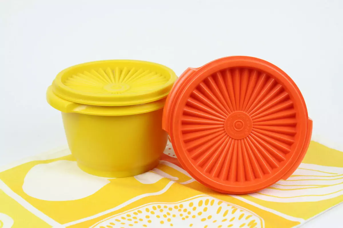 Посуд Tupperware (35 фото): безпека «розумної» посуду фірми. Яку посуд в основному купують? Відгуки покупців 10717_17