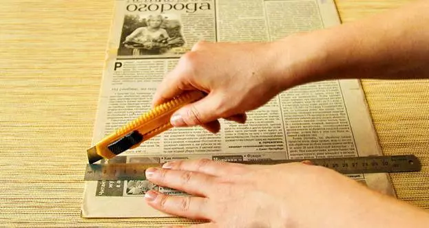 Candlers จากหลอดหนังสือพิมพ์: วิธีการทำขนมด้วยมือของคุณเอง? ชั้นเรียนหลักในการทอขนม วิธีทำถ้วยกระดาษลูกอม? 10720_4