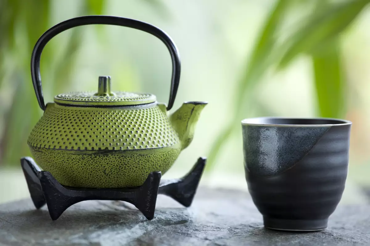 Tasing Teapot dipanaskeun tina lilin: Tarjamah kaca sareng teaster keramik nganggo nangtung sareng lilin 10734_16
