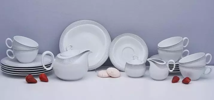 Tea tableware (sary 19): Ahoana ny fomba hisafidianana napetraka ho an'ny lanonana? Inona no zavatra tokony hidiran'ny dite henany? 10746_11