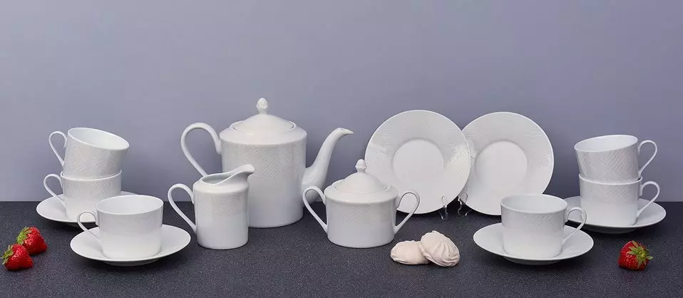 Tea tableware (19 photos): Yadda za a zabi wani sa domin bikin? Abin da abubuwa bane girkawa shayi kamata shigar da shi? 10746_15