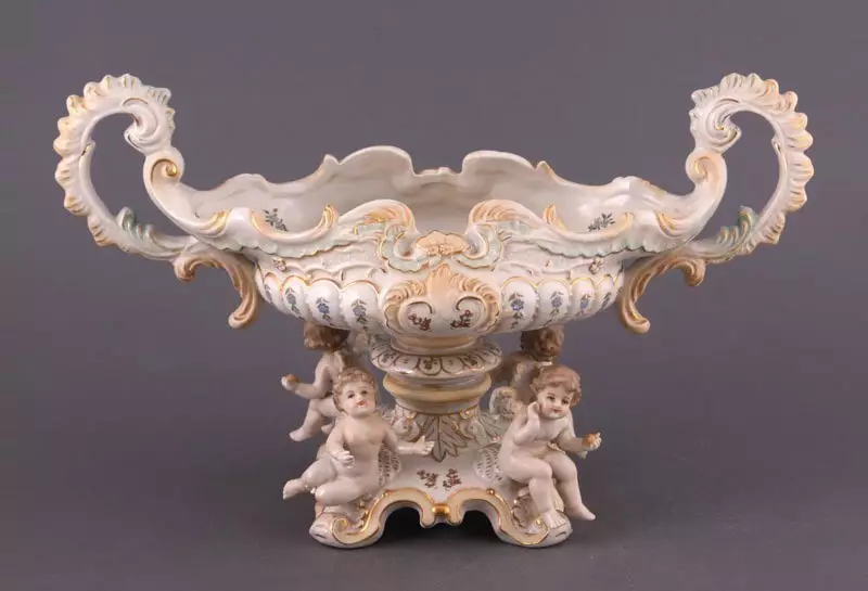 Chinese porselein (51 foto's): ontwikkeling geskiedenis, vintage vase en moderne wit eetgerei met brons. Hoe om ware porselein te onderskei van valse? 10756_30