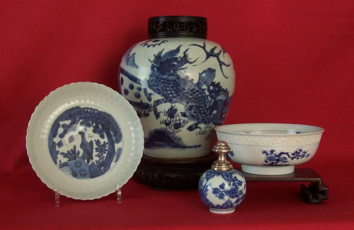 Chinese porselein (51 foto's): ontwikkeling geskiedenis, vintage vase en moderne wit eetgerei met brons. Hoe om ware porselein te onderskei van valse? 10756_4