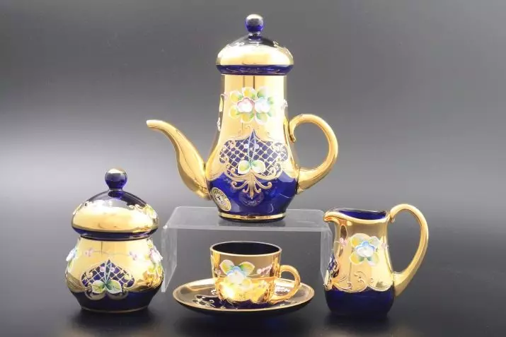 Chinese porselein (51 foto's): ontwikkeling geskiedenis, vintage vase en moderne wit eetgerei met brons. Hoe om ware porselein te onderskei van valse? 10756_44