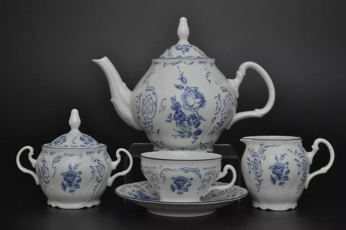 Chinese porselein (51 foto's): ontwikkeling geskiedenis, vintage vase en moderne wit eetgerei met brons. Hoe om ware porselein te onderskei van valse? 10756_47