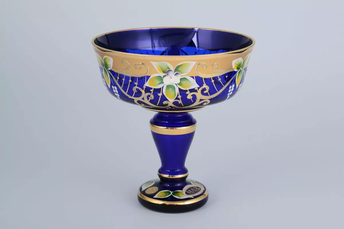 Chinese porselein (51 foto's): ontwikkeling geskiedenis, vintage vase en moderne wit eetgerei met brons. Hoe om ware porselein te onderskei van valse? 10756_48