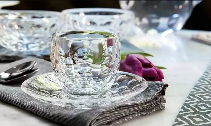 Vaisselle en verre (41 photos): Description des ensembles de verre de silicate colorés, des plats incassables en verre résistant à la chaleur résistant aux chocs et autres espèces 10758_3