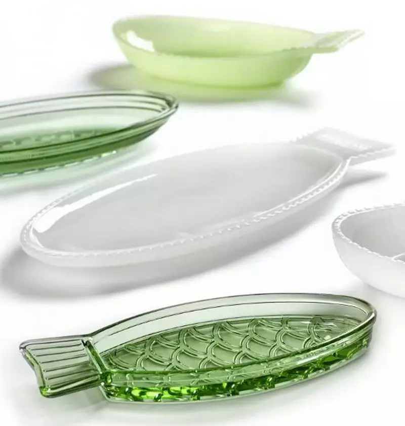 Pratos de vidro (41 fotos): descrición de conxuntos de vidro de silicato de cor, pratos irrompibles feitos de vidro resistente á calor resistente ao impacto e outras especies 10758_5