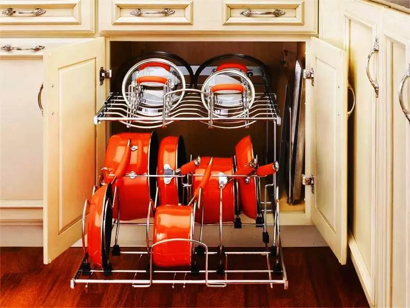 Ondersteunt voor covers van een steelpan (40 foto's): Kenmerken opslag van covers in de keuken. Een houder kiezen. Soorten organisatoren 10790_26