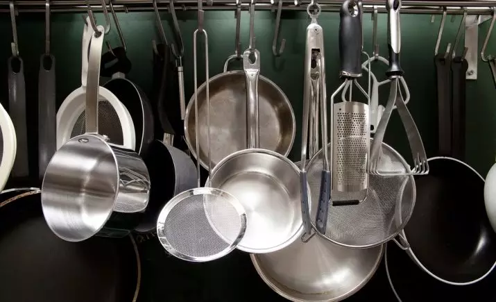 πιάτα αλουμινίου (30 φωτογραφίες): Όφελος και τις βλάβες στην υγεία πιάτα καστ. Πώς να το καθαρίσετε από το μαύρο στο σπίτι; Γιατί δεν μπορεί να αποθηκεύσει αλκαλικά διαλύματα; 10791_9