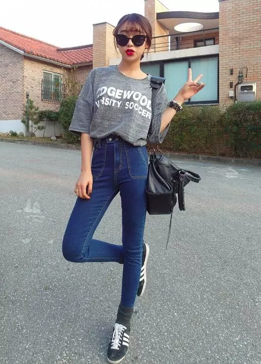 jeans stretch (52 fotos): el que és, models de pantalons texans elàstics femenins 1081_40