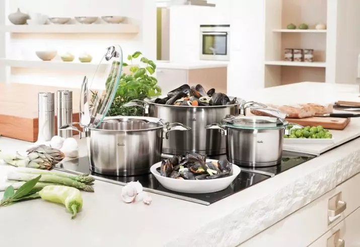 უჟანგავი ფოლადის კერძები: Metal Kitchenware- ის მახასიათებლები. როგორ გაწმენდა სამედიცინო ფოლადი Nagar სახლში? 10821_2