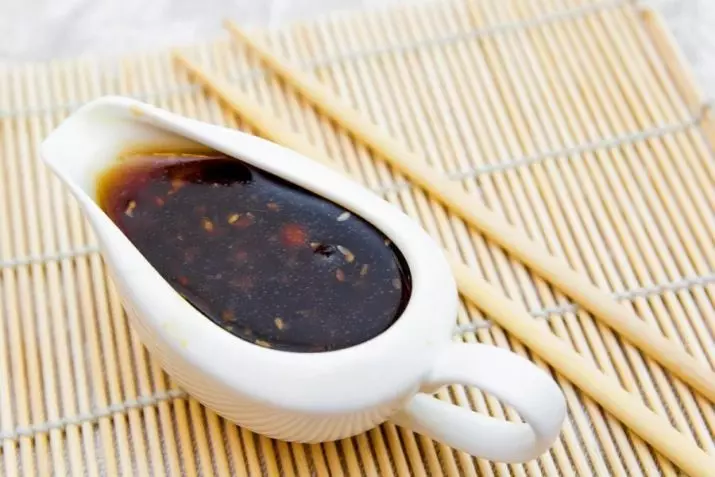 Επιτραπέζια σκεύη για σούσι: ένα σύνολο πλακών για ρολά, χαρακτηριστικά των ιαπωνικών πιάτων. Ποια αντικείμενα χρειάζονται για τη σίτιση για 4 άτομα; 10827_19