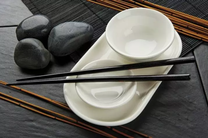 Servies voor sushi: een reeks platen voor broodjes, kenmerken van Japanse gerechten. Welke objecten zijn nodig om voor 4 personen te voeden? 10827_24