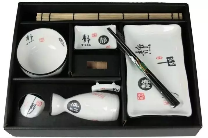 Επιτραπέζια σκεύη για σούσι: ένα σύνολο πλακών για ρολά, χαρακτηριστικά των ιαπωνικών πιάτων. Ποια αντικείμενα χρειάζονται για τη σίτιση για 4 άτομα; 10827_33