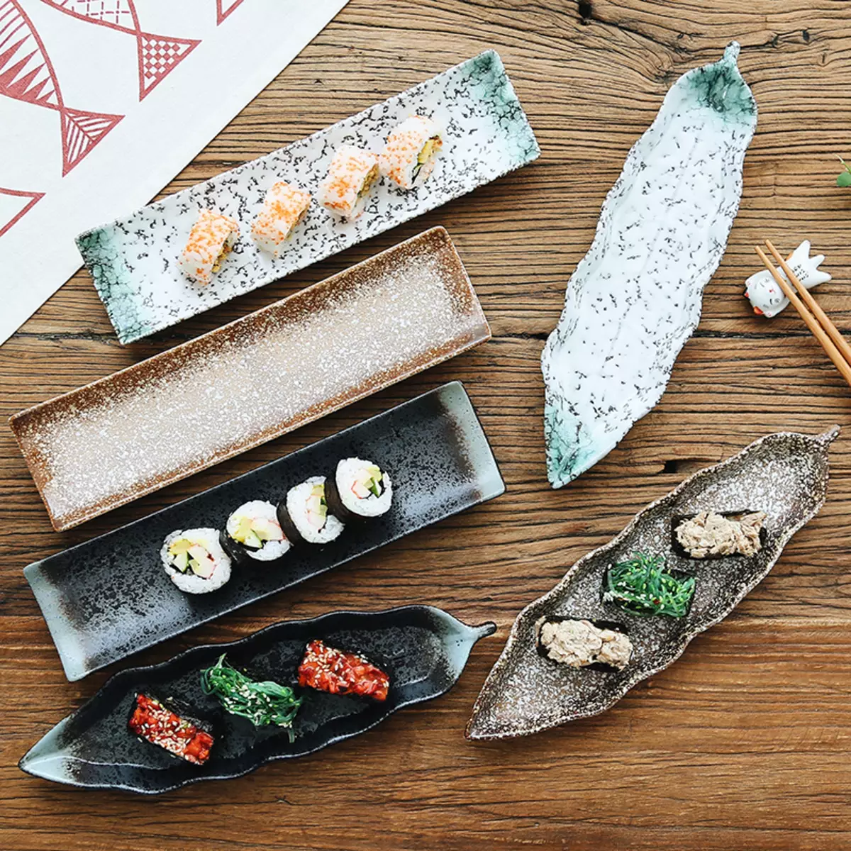 I-Tableware ye-sushi: isethi yamapuleti ama-rolls, izici zezitsha zaseJapan. Iziphi izinto ezidingekayo zokondla abantu abangu-4? 10827_5