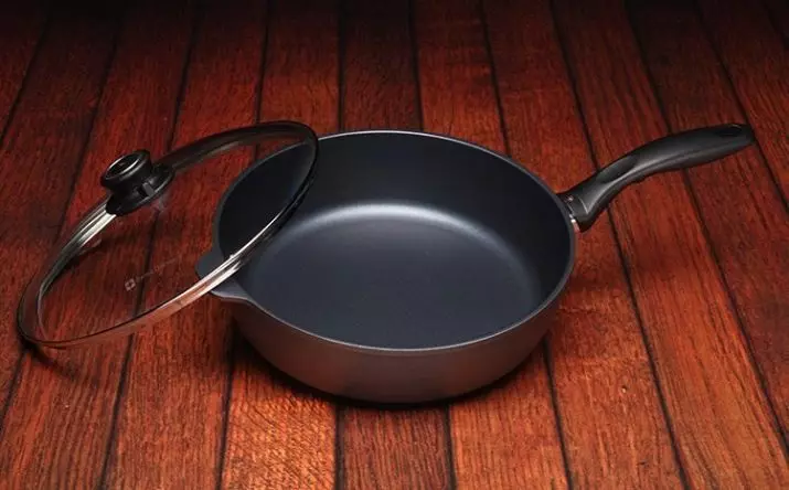 Sawsean（45張照片）：什麼是烹飪？什麼不同的煎鍋和平底鍋？蓋子和沒有鑄鐵和銅的厚底有很小的鏡頭 10828_4