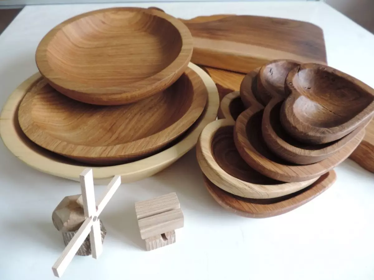 Lesene jedi sami: proizvodnja in predelava jedi iz lesa. Kako pokriti jedi hrane laka? Kako so bile jedi za obroke v Rusiji? 10846_2