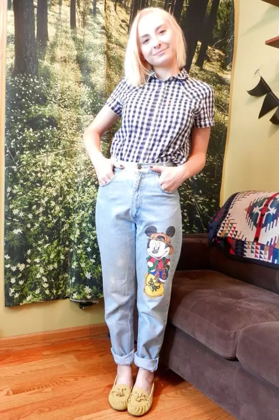 Jeans bi Mickey Mouse (27 wêne): Modelên jin ên bi Appliqué 1084_14