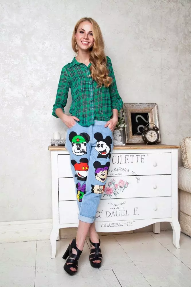 Jeans con Mickey Mouse (27 fotos): Modelos femininos con Appliqué 1084_22