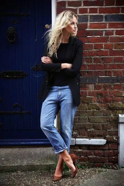 Jeans Lurus Wanita (45 Foto): Dengan mana dan bagaimana untuk memakai, panjang apa yang harus menjadi model langsung dari pinggul 1086_25