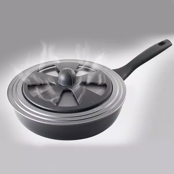 Кришки для сковорідок: універсальна кришка з ручкою для сковороди, квадратна скляна кришка і інші види 10873_24